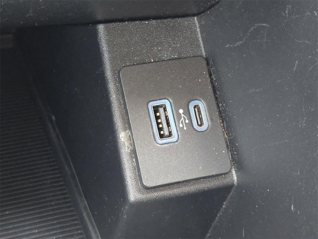 used 2021 Ford Edge car, priced at $18,000