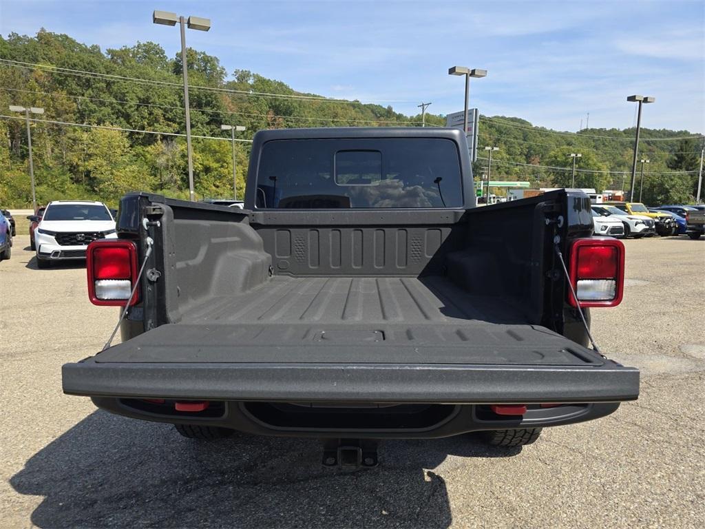used 2022 Jeep Gladiator car, priced at $29,395