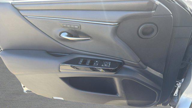 used 2022 Lexus ES 300h car, priced at $33,995