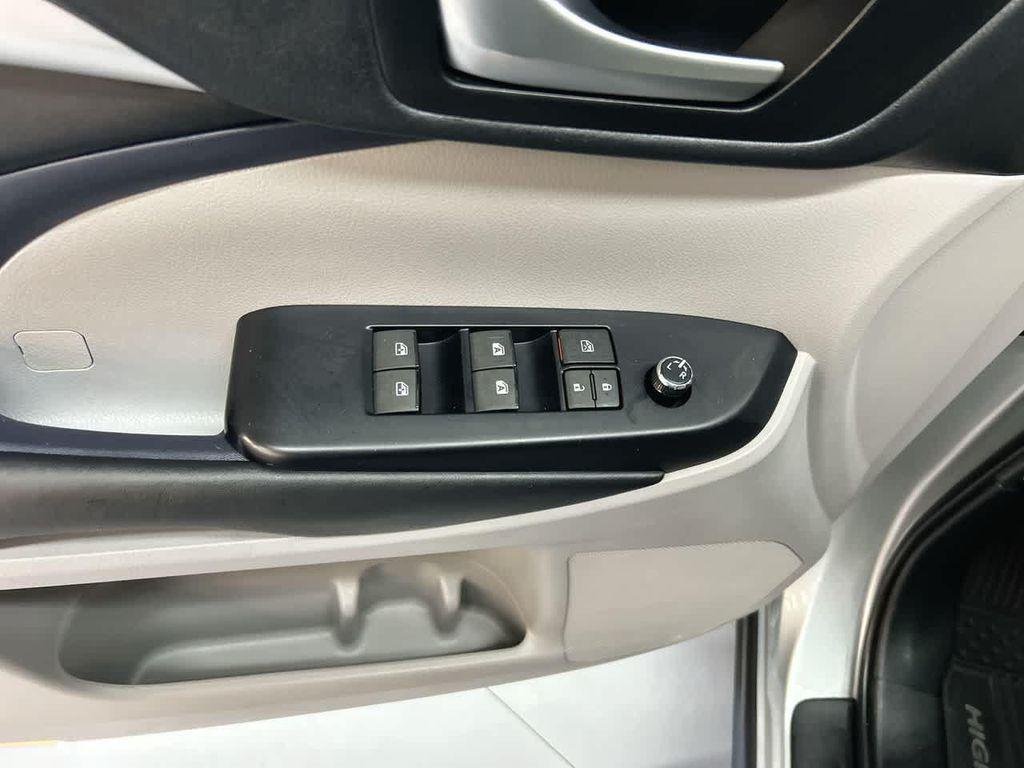 2019 Celestial Silver Metallic Toyota Highlander