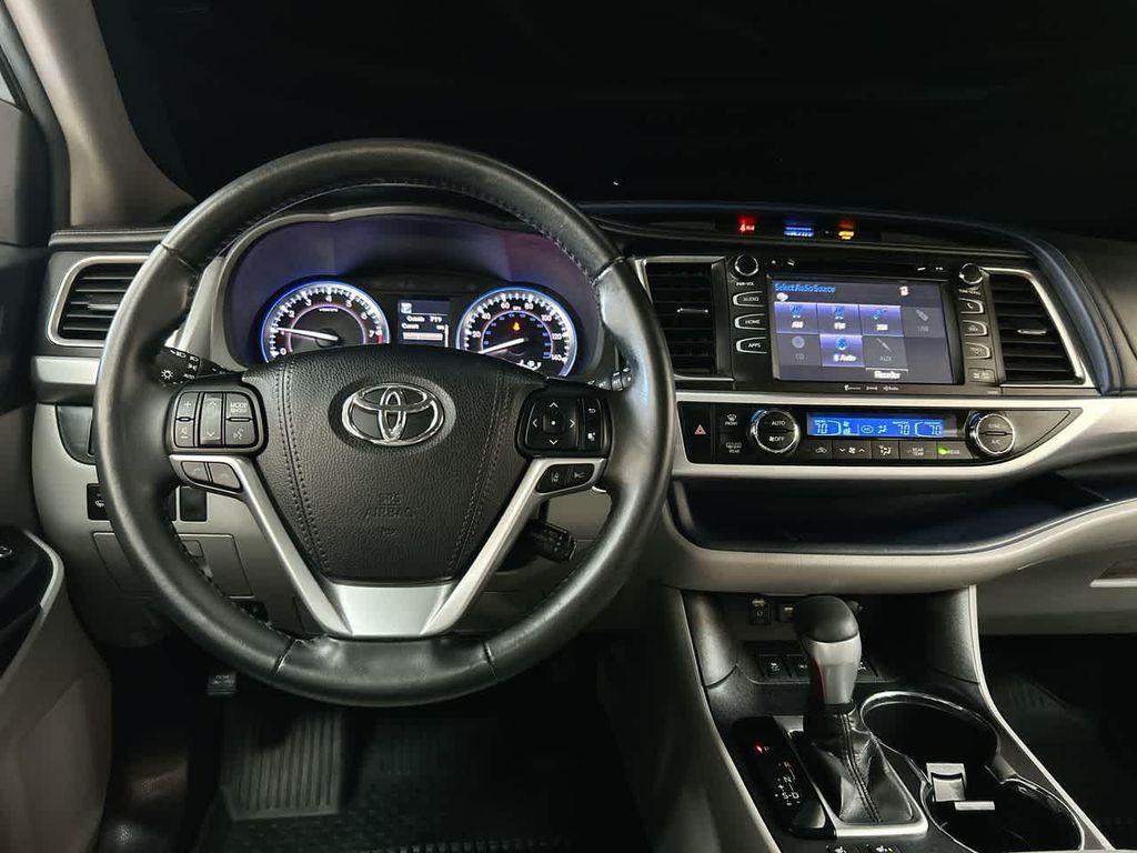 2019 Celestial Silver Metallic Toyota Highlander