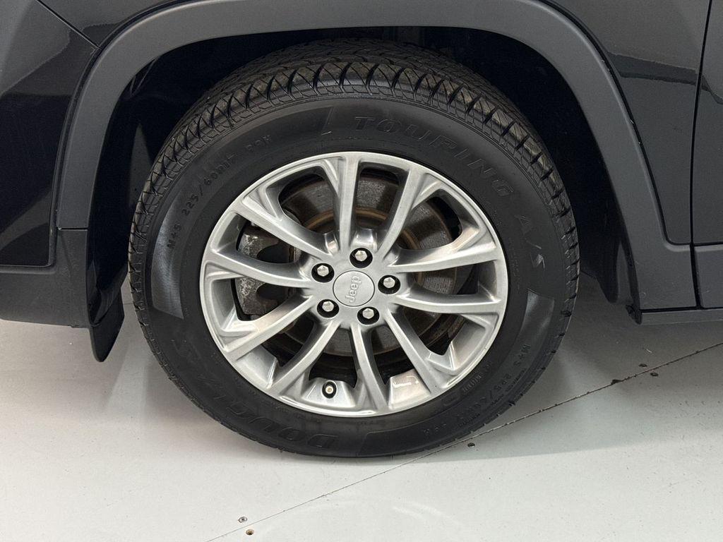 used 2021 Jeep Cherokee car, priced at $10,912