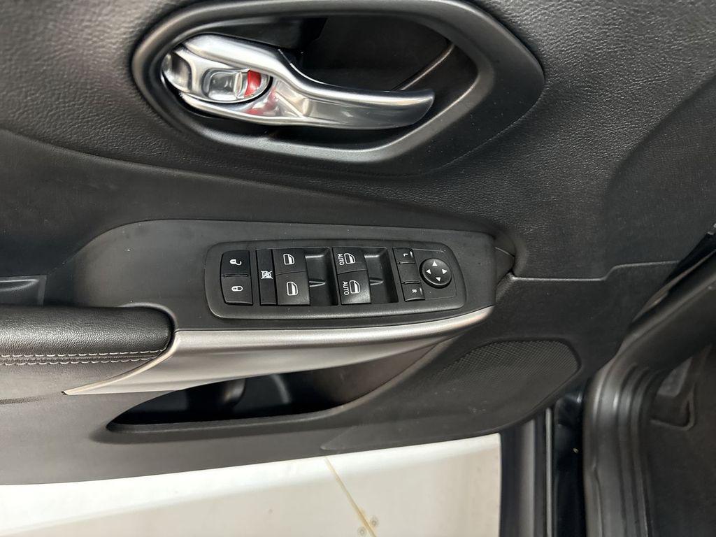 used 2021 Jeep Cherokee car, priced at $10,912