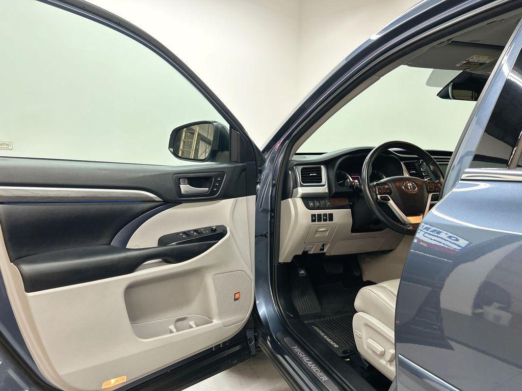 used 2018 Toyota Highlander car, priced at $27,900