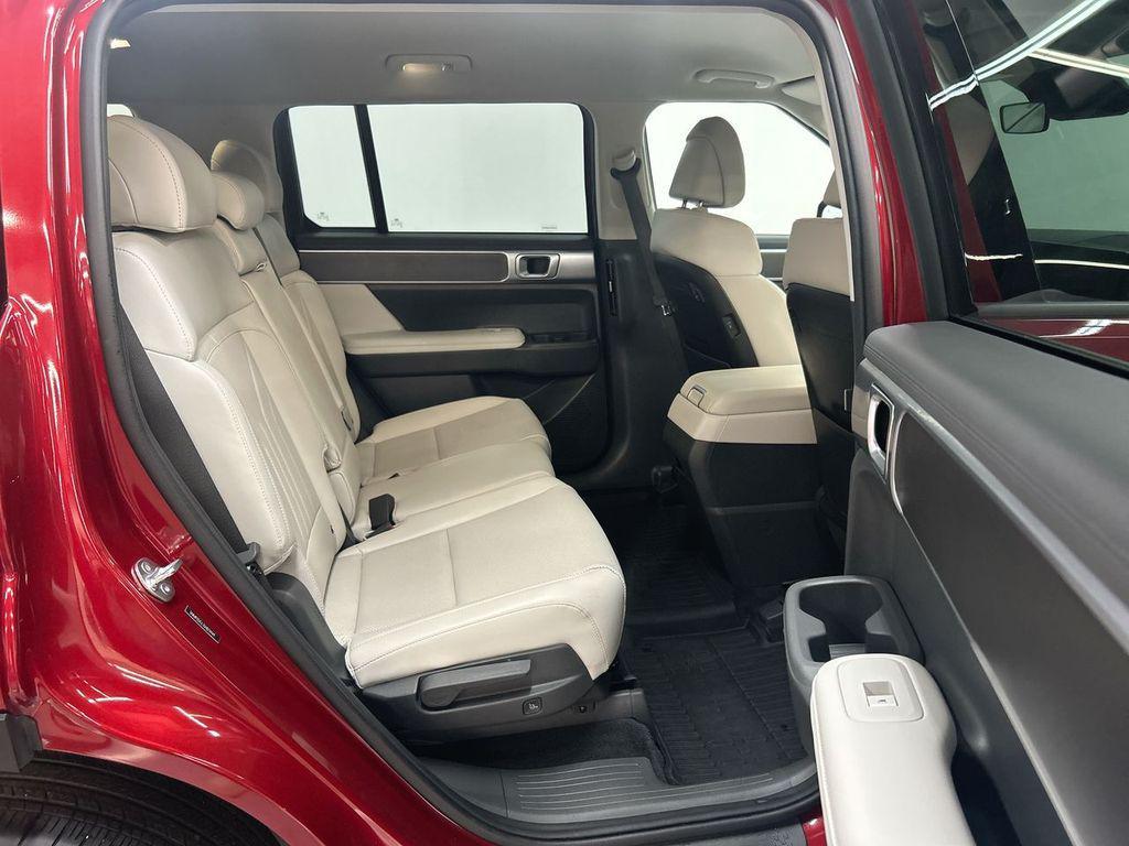 used 2025 Hyundai Santa Fe car, priced at $31,900