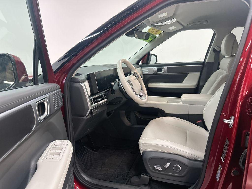 used 2025 Hyundai Santa Fe car, priced at $31,900