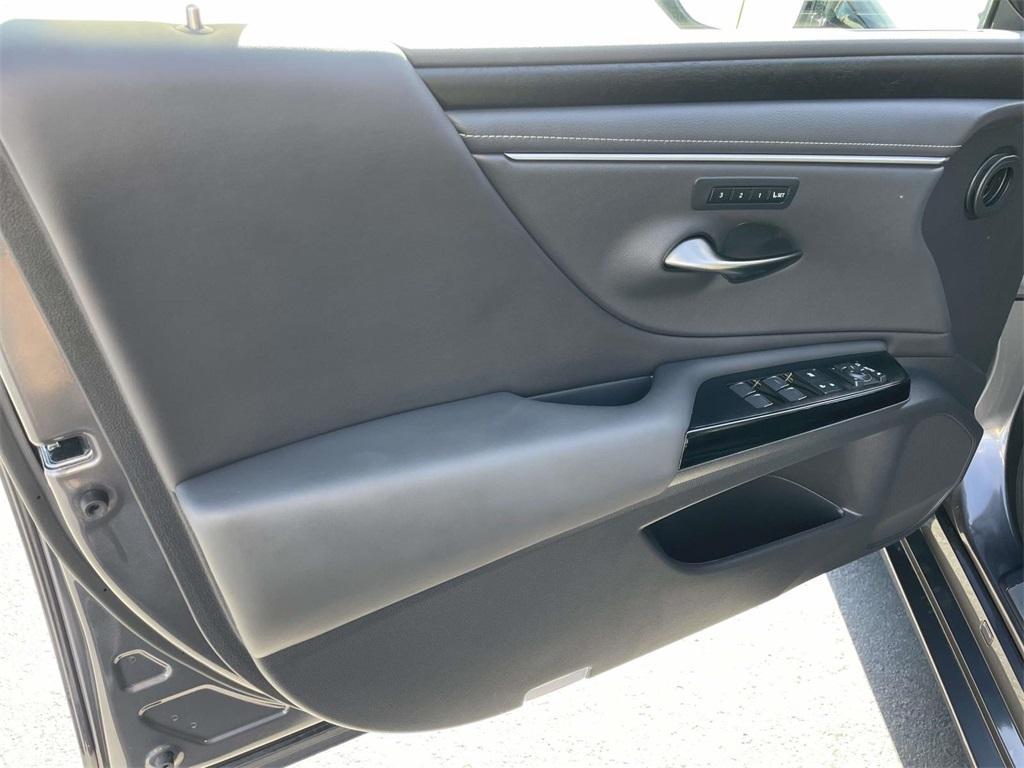 used 2024 Lexus ES 350 car, priced at $40,291