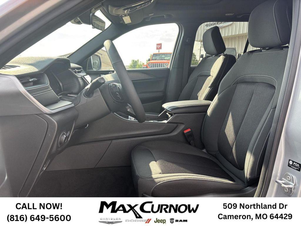 new 2025 Jeep Grand Cherokee car, priced at $34,929