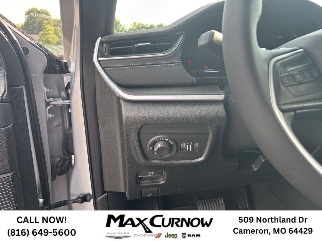 new 2025 Jeep Grand Cherokee car, priced at $34,929