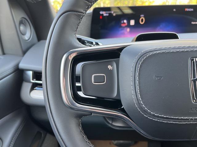 new 2025 Lincoln Navigator car, priced at $107,590