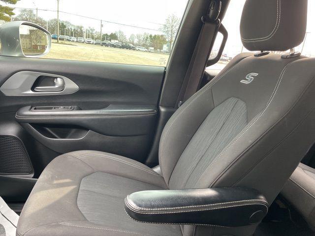 used 2021 Chrysler Pacifica car, priced at $17,500