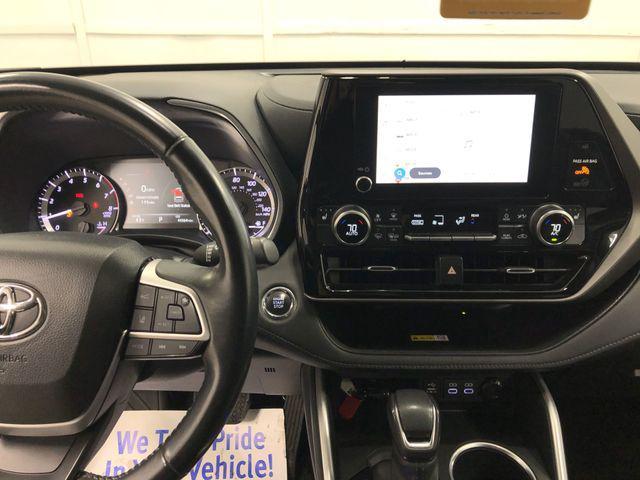 used 2023 Toyota Highlander car, priced at $35,996