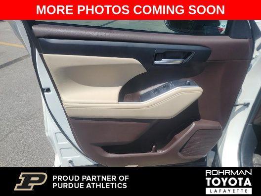 used 2021 Toyota Highlander car, priced at $31,124