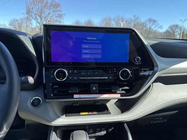 new 2026 Toyota Highlander Hybrid car, priced at $58,416