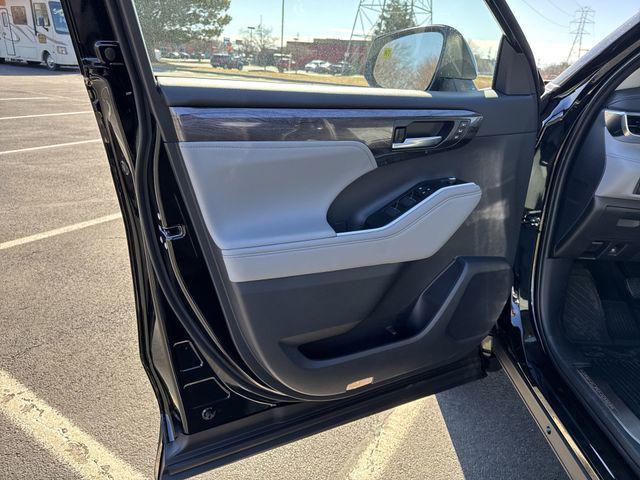 new 2026 Toyota Highlander Hybrid car, priced at $58,416