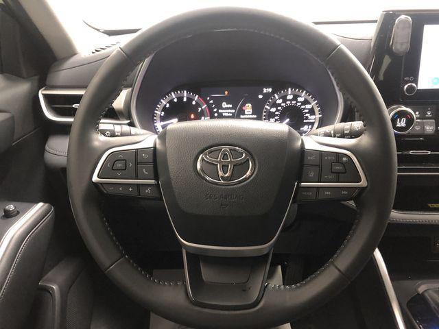 used 2023 Toyota Highlander car, priced at $39,034