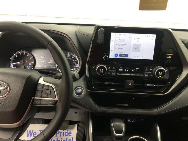 used 2023 Toyota Highlander car, priced at $39,034