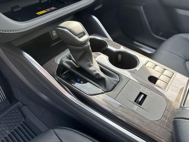 new 2026 Toyota Highlander Hybrid car, priced at $58,766