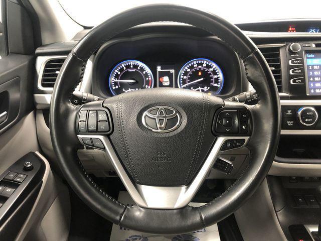 used 2019 Toyota Highlander car, priced at $25,879