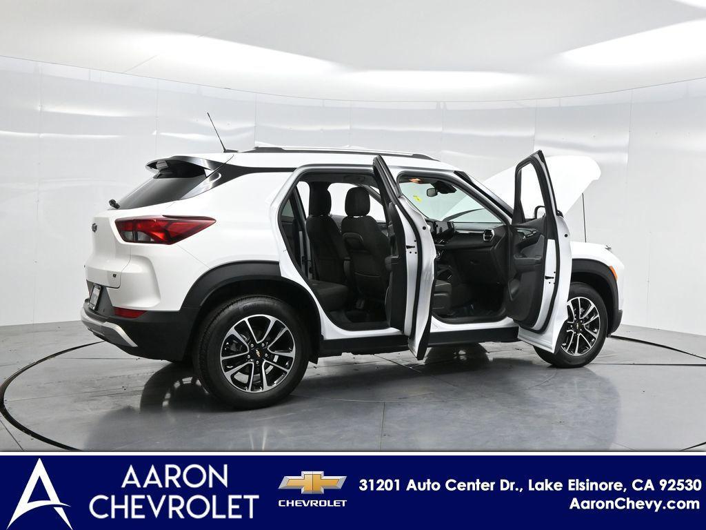 new 2025 Chevrolet TrailBlazer car, priced at $32,377