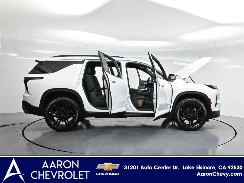new 2026 Chevrolet Traverse car, priced at $44,030