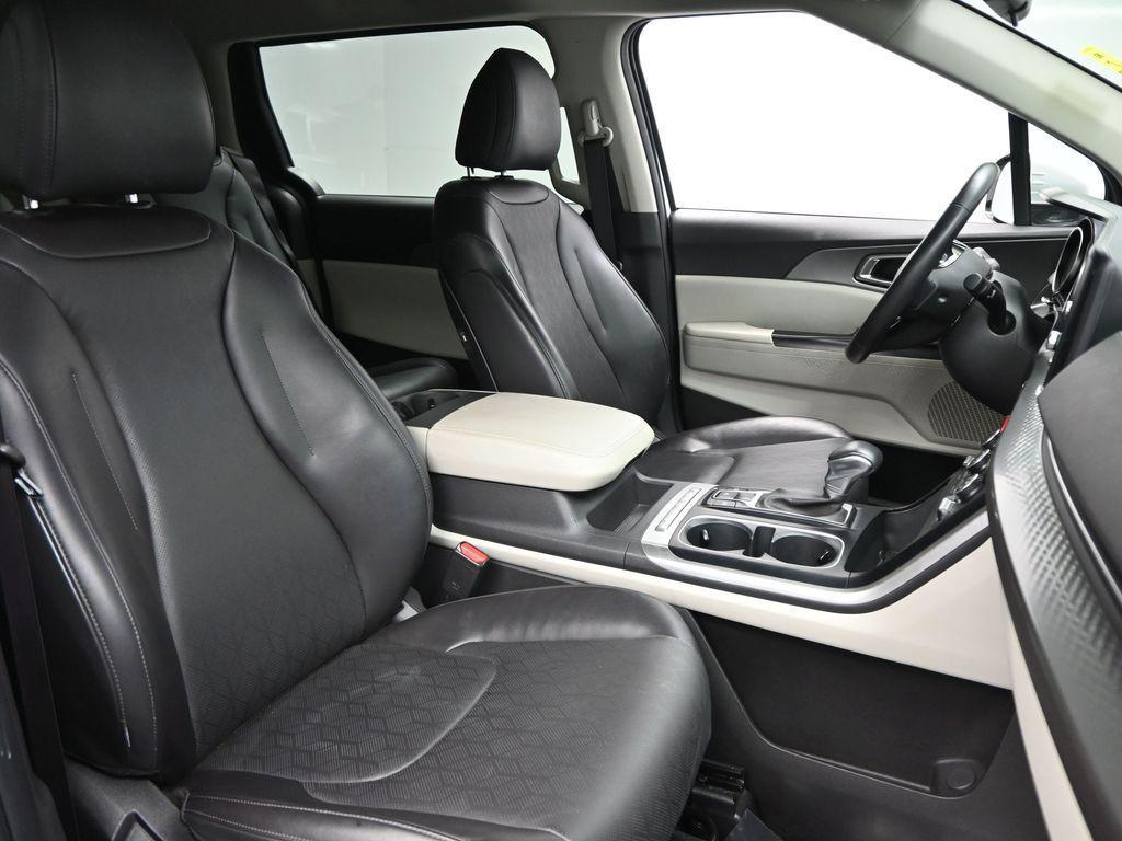 used 2024 Kia Carnival car, priced at $29,996