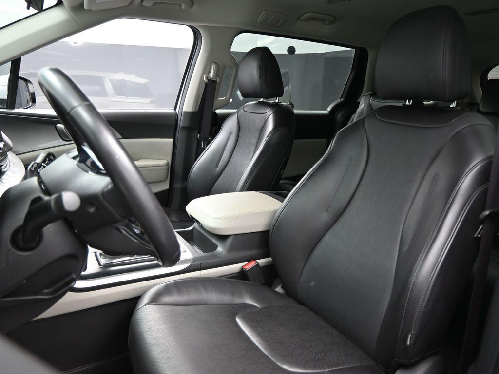 used 2024 Kia Carnival car, priced at $29,996