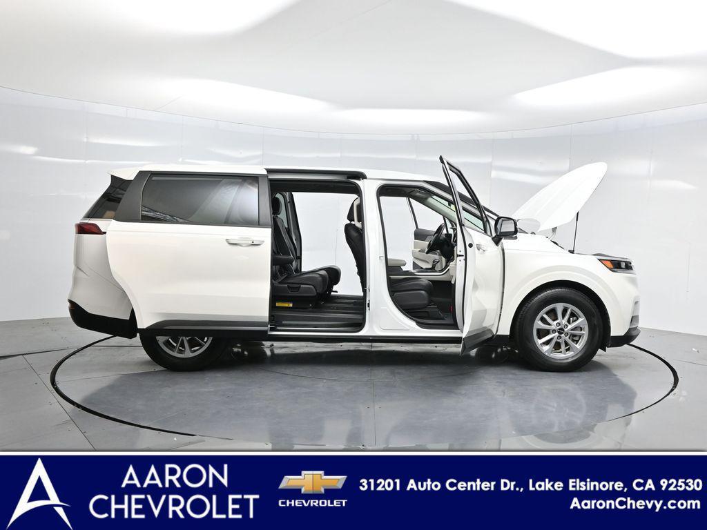 used 2024 Kia Carnival car, priced at $29,996