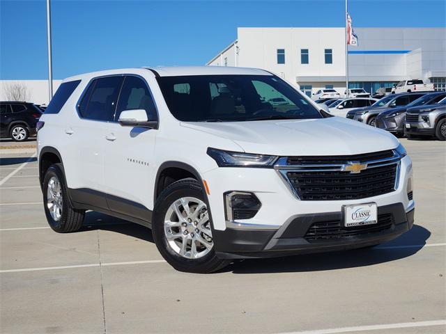 used 2022 Chevrolet Traverse car, priced at $24,990