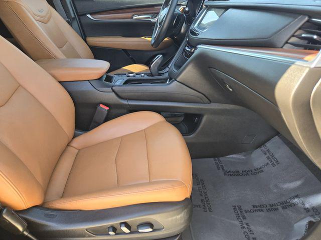 used 2025 Cadillac XT5 car, priced at $41,490