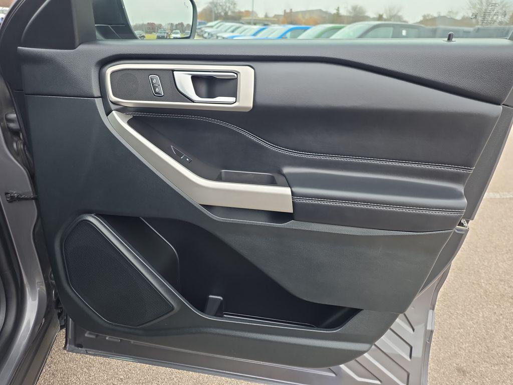 used 2023 Ford Explorer car, priced at $29,900