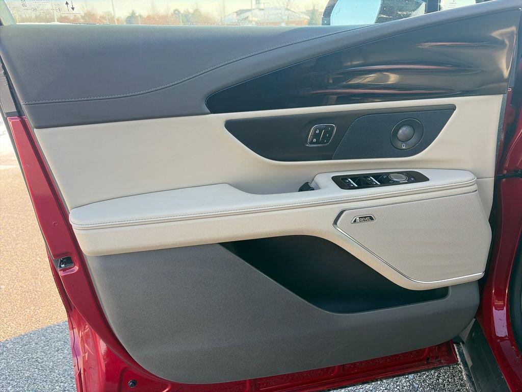 used 2025 Lincoln Nautilus car, priced at $49,900