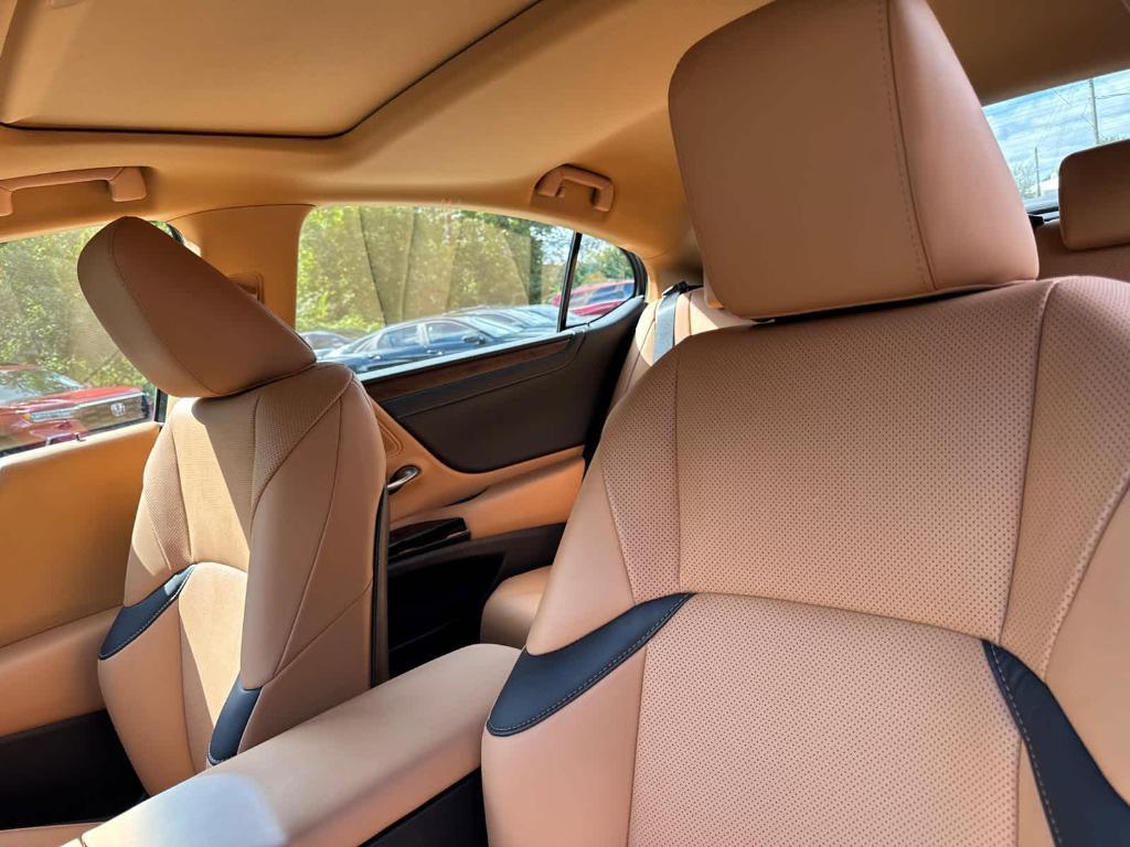 used 2023 Lexus ES 350 car, priced at $35,404