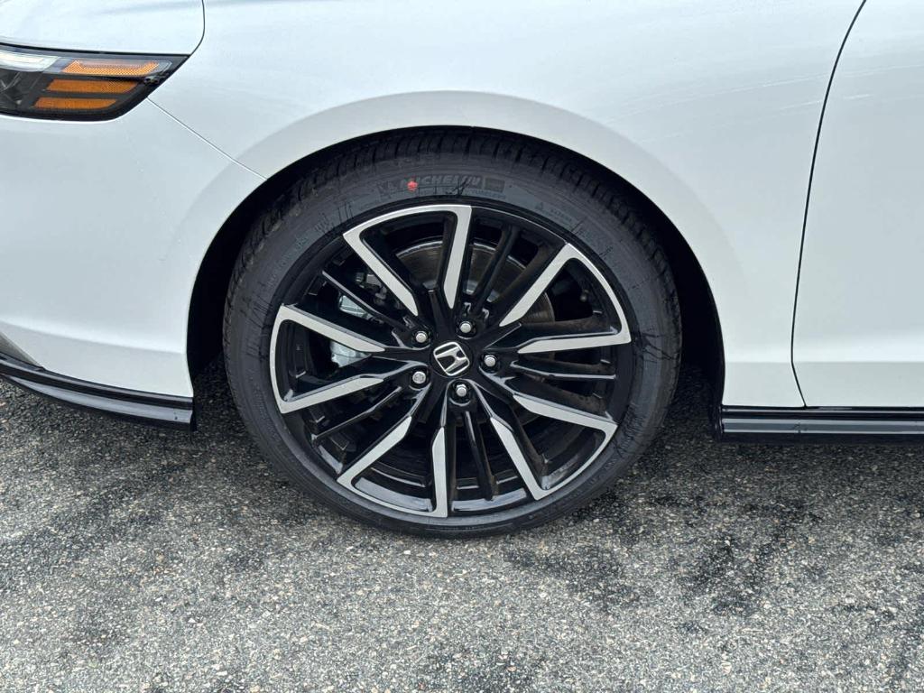 new 2025 Honda Accord Hybrid car, priced at $40,950