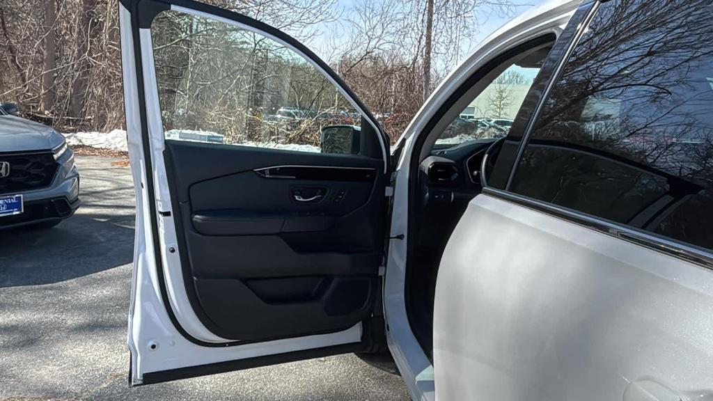 used 2023 Honda Pilot car, priced at $36,949