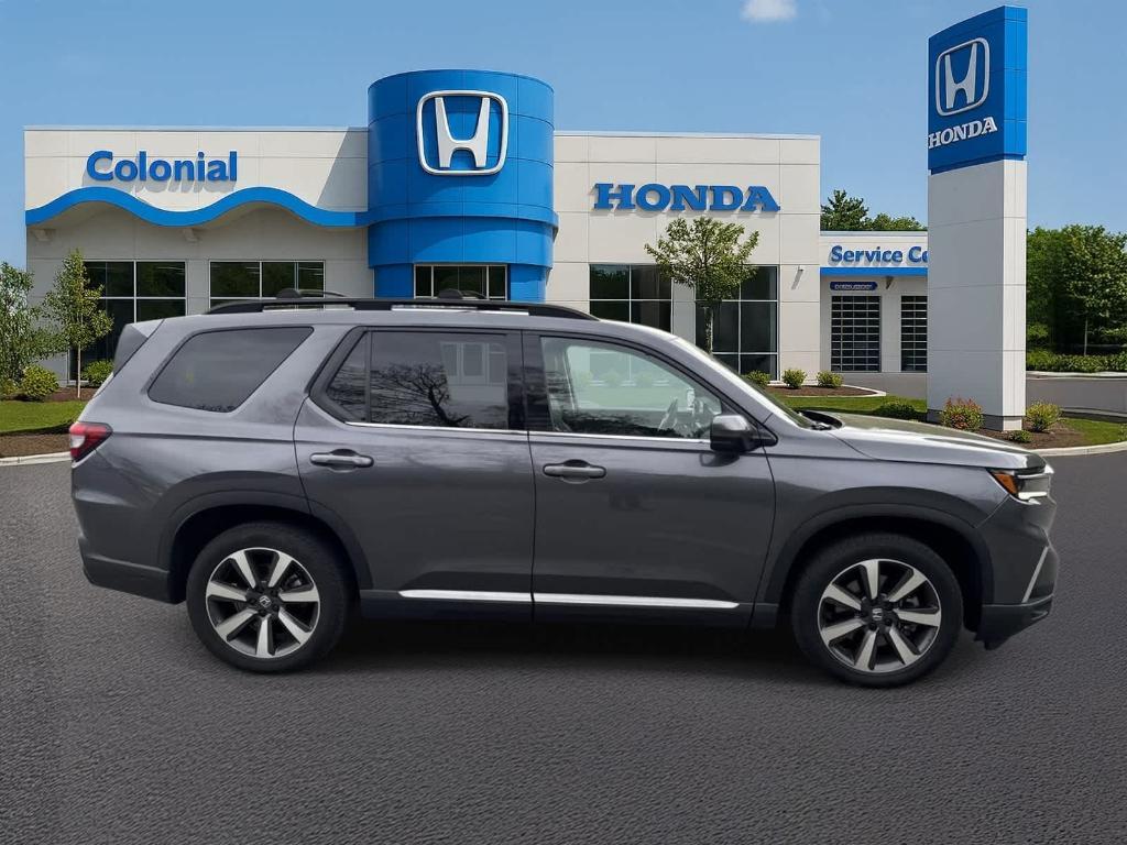 used 2025 Honda Pilot car, priced at $47,598