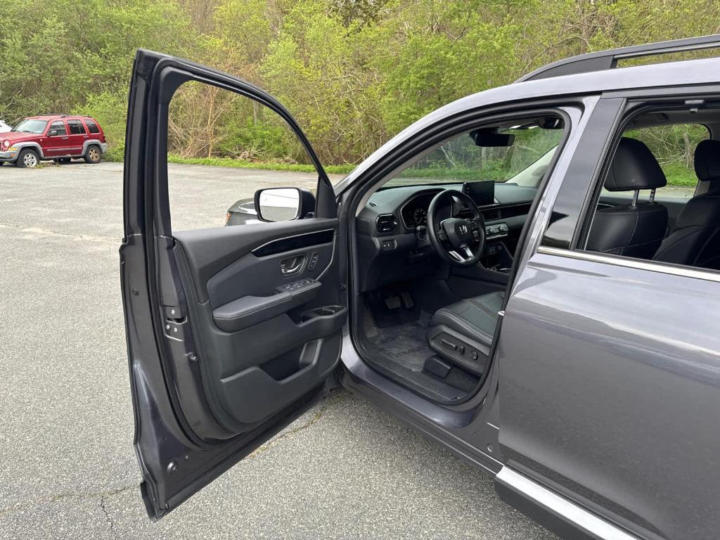 used 2025 Honda Pilot car, priced at $47,598