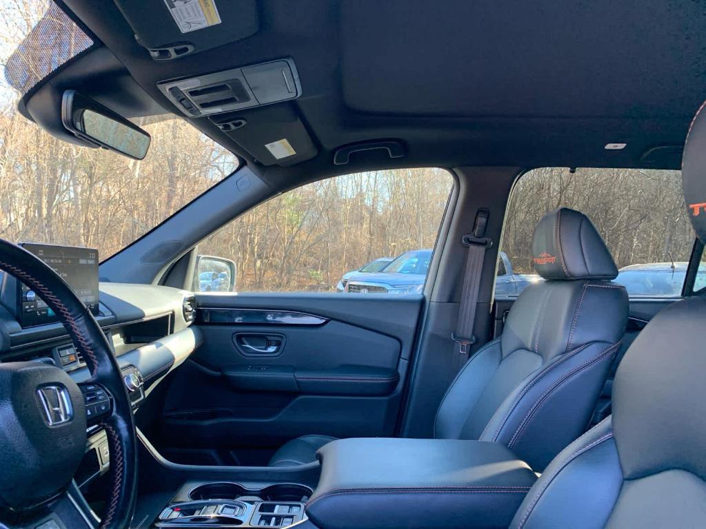 used 2025 Honda Pilot car, priced at $41,125