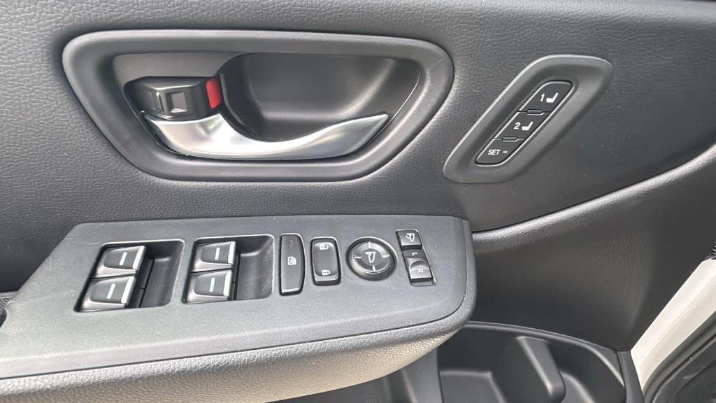 used 2025 Honda Pilot car, priced at $44,799