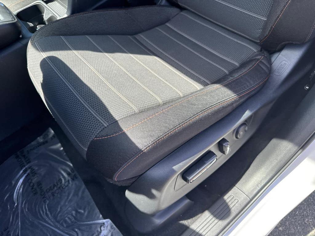 used 2025 Honda CR-V Hybrid car, priced at $34,995