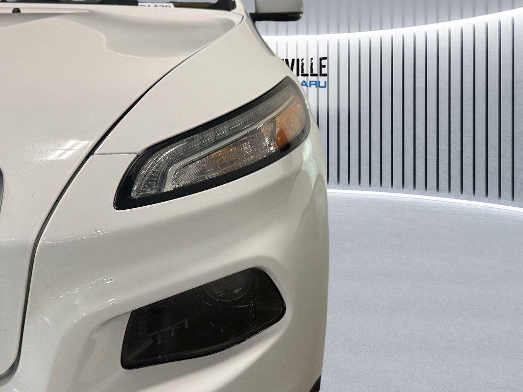 used 2015 Jeep Cherokee car, priced at $10,899