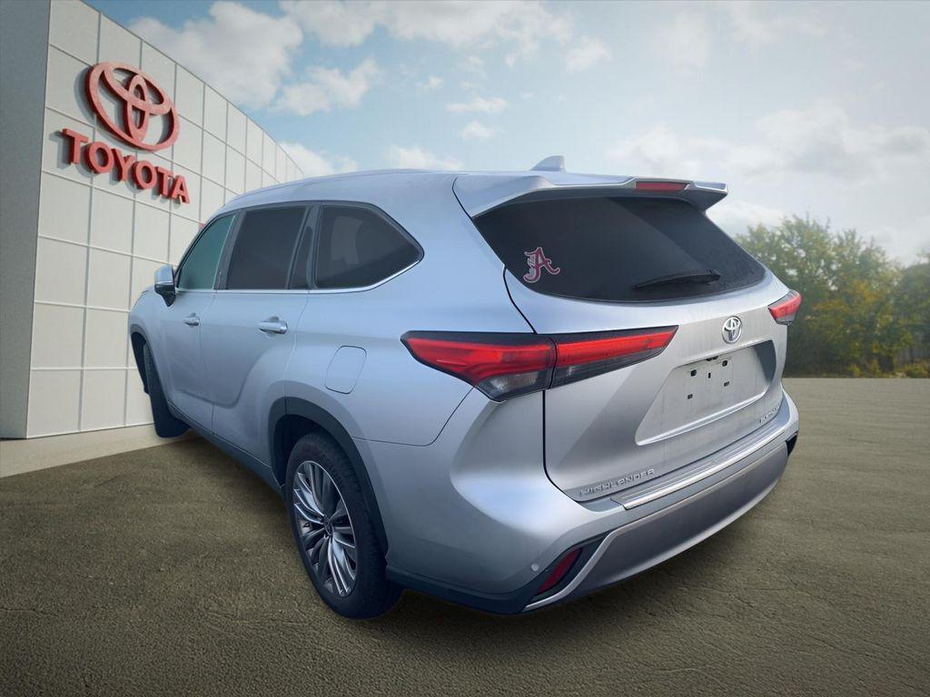 used 2023 Toyota Highlander car, priced at $40,991