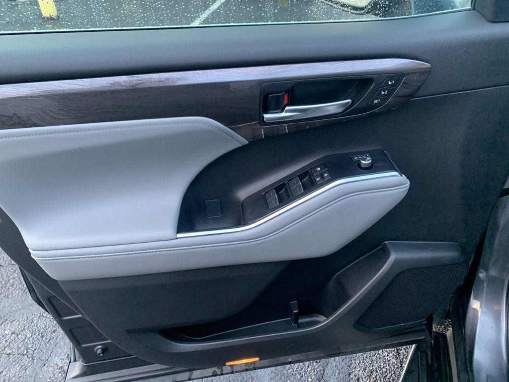 used 2024 Toyota Highlander Hybrid car, priced at $51,506