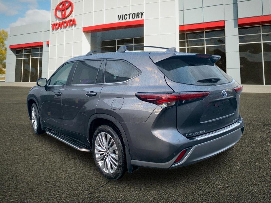 used 2024 Toyota Highlander Hybrid car, priced at $51,506