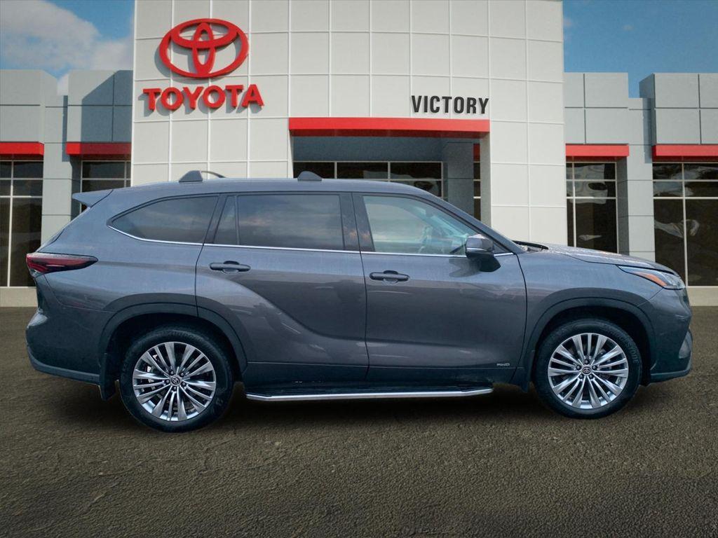 used 2024 Toyota Highlander Hybrid car, priced at $51,506