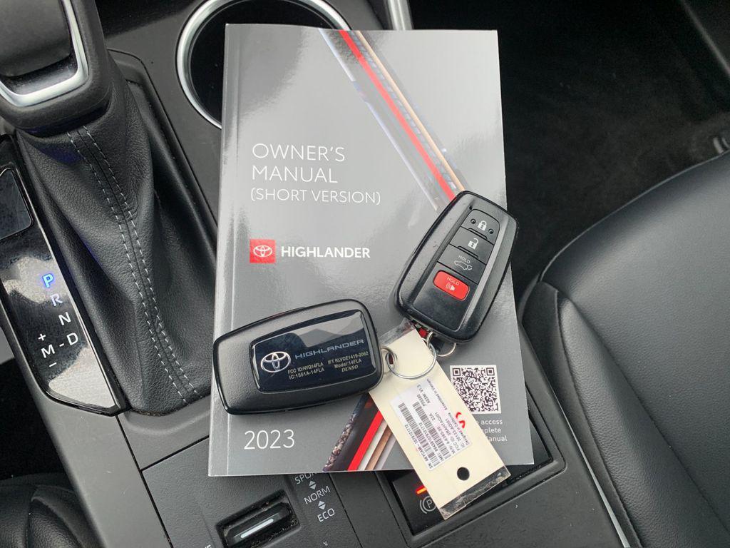 used 2023 Toyota Highlander car, priced at $32,906