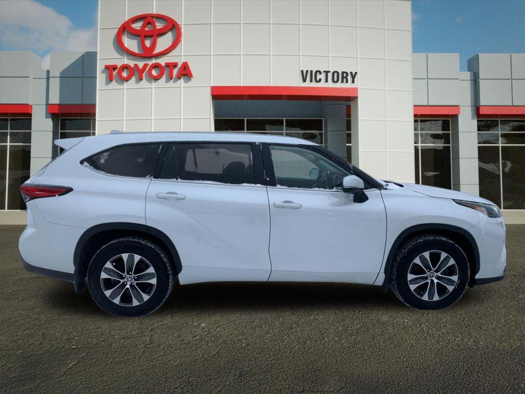used 2023 Toyota Highlander car, priced at $32,906