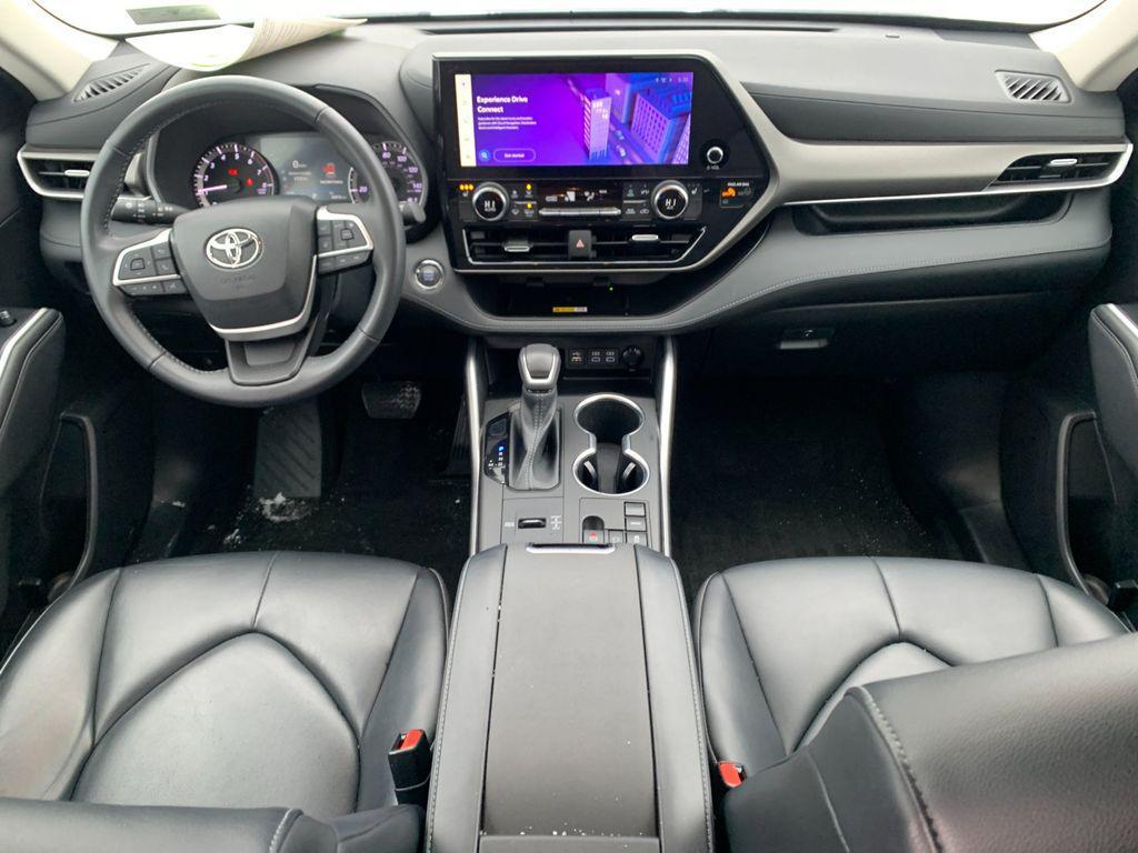 used 2023 Toyota Highlander car, priced at $32,906