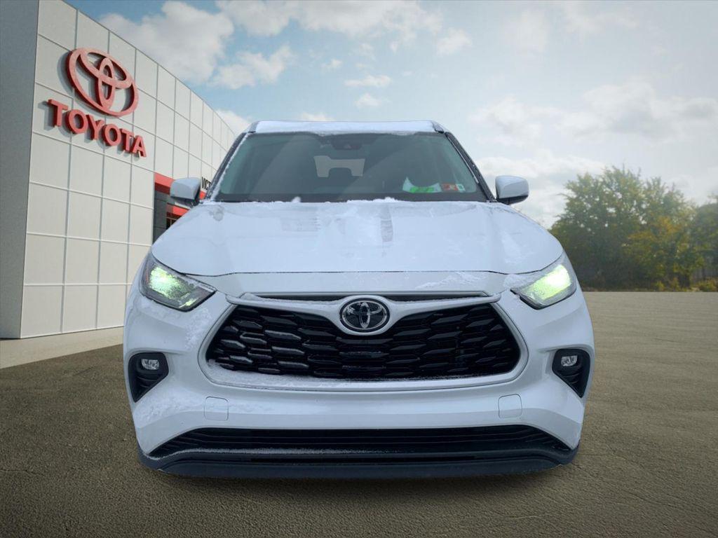used 2023 Toyota Highlander car, priced at $32,906