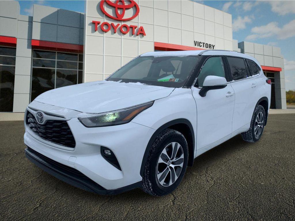 used 2023 Toyota Highlander car, priced at $32,906